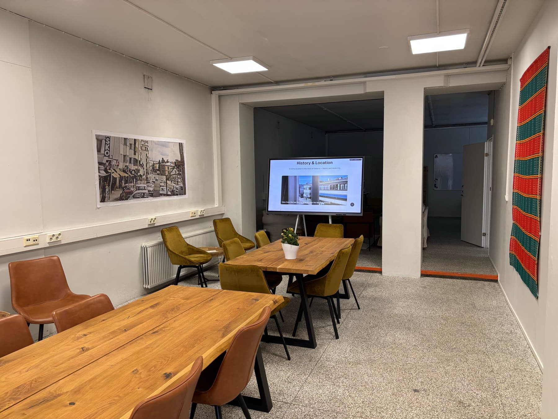 Day Lounge – taukotila ja esitysnäyttö